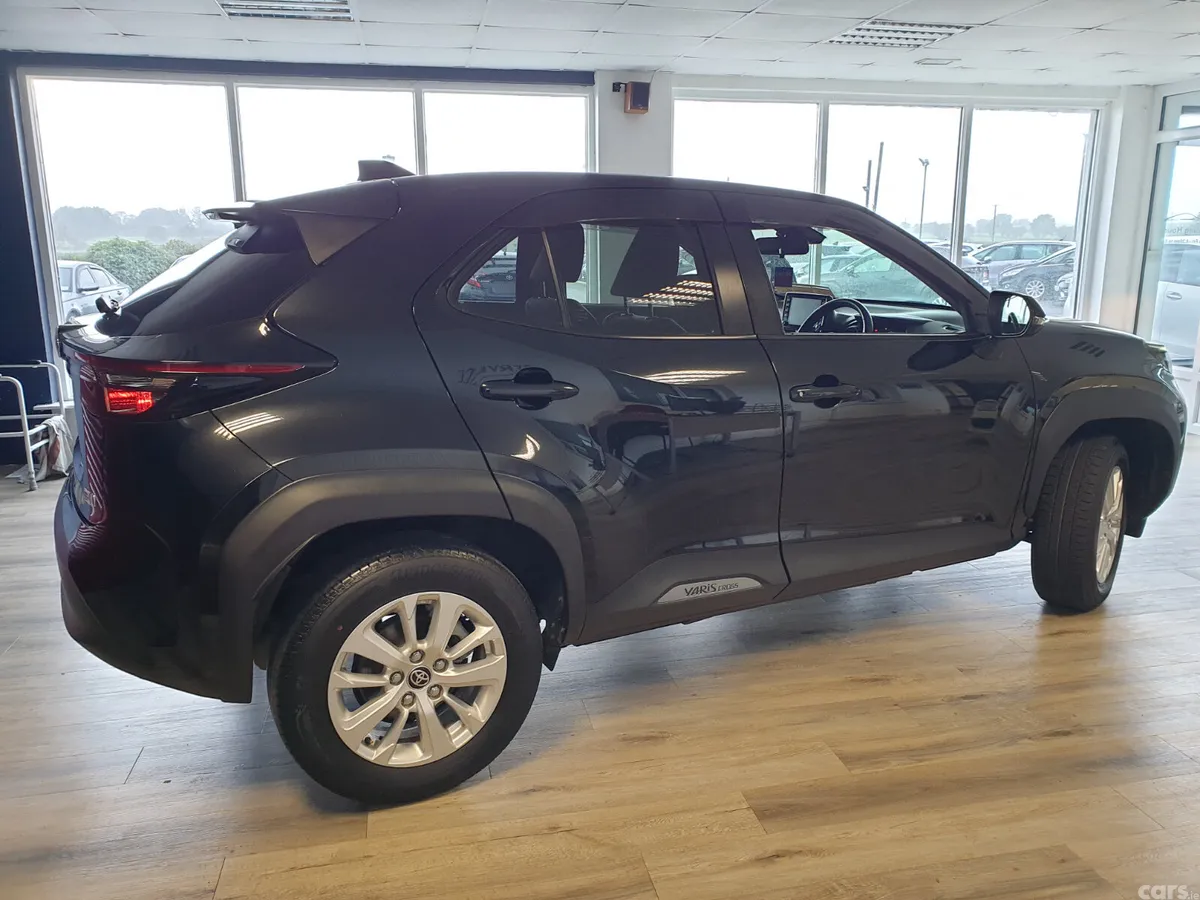 Toyota Yaris Cross Hatchback, Petrol Hybrid, 2021, Black