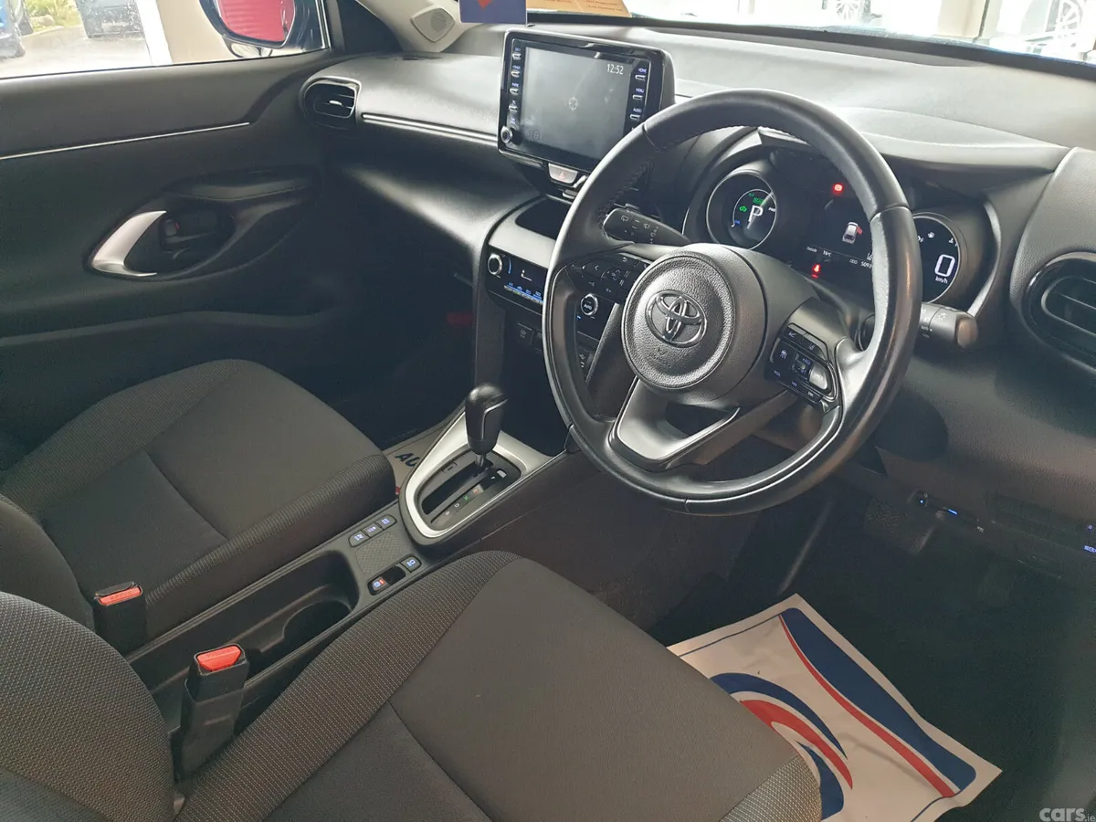 Toyota Yaris Cross Hatchback, Petrol Hybrid, 2021, Black