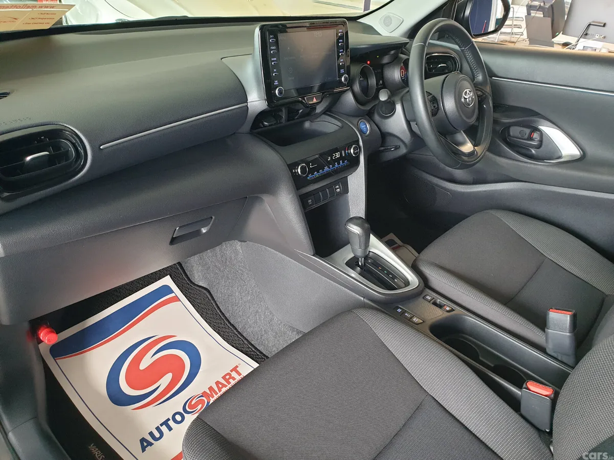 Toyota Yaris Cross Hatchback, Petrol Hybrid, 2021, Black