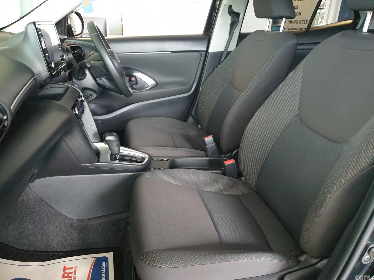 Toyota Yaris Cross Hatchback, Petrol Hybrid, 2021, Black