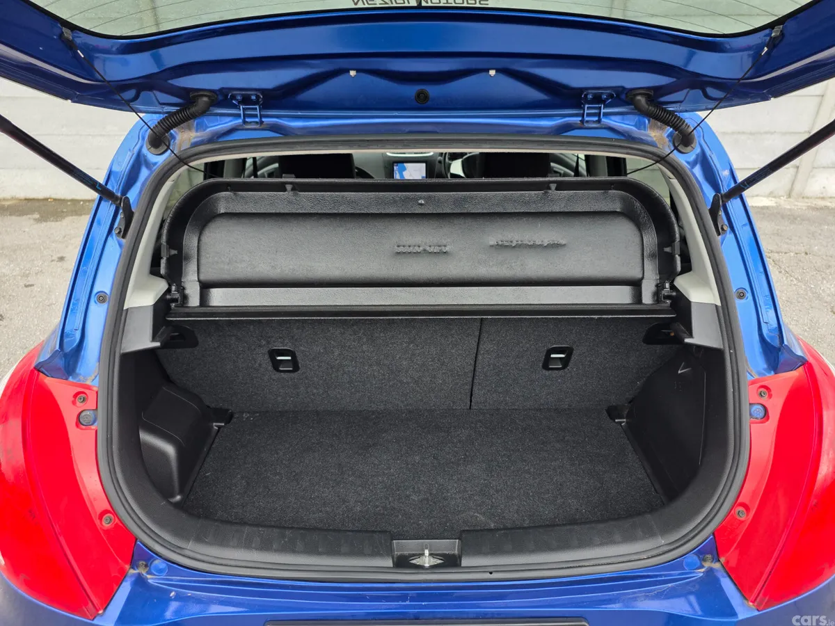 Suzuki Swift Hatchback, Petrol, 2016, Blue