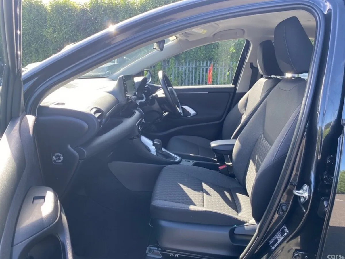 Toyota Yaris Hatchback, Petrol Hybrid, 2024, Black