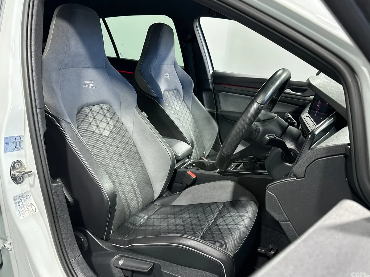Volkswagen Golf Estate, Diesel, 2024, White
