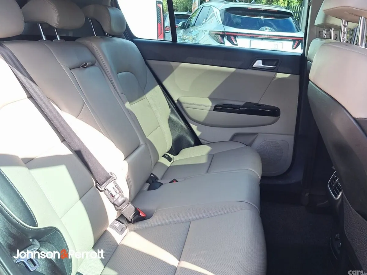Kia Sportage SUV, Diesel Hybrid, 2021, Red