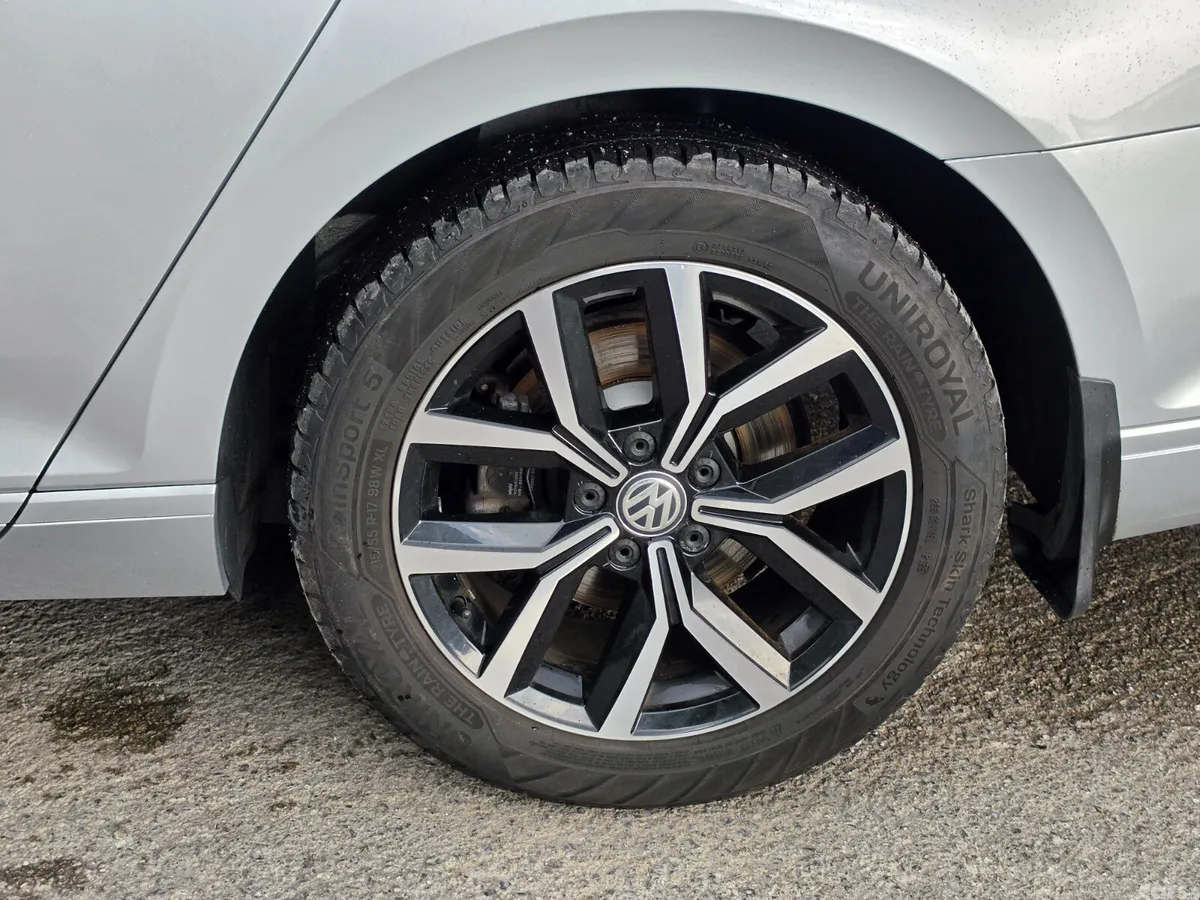Volkswagen Passat Saloon, Diesel, 2020, Silver