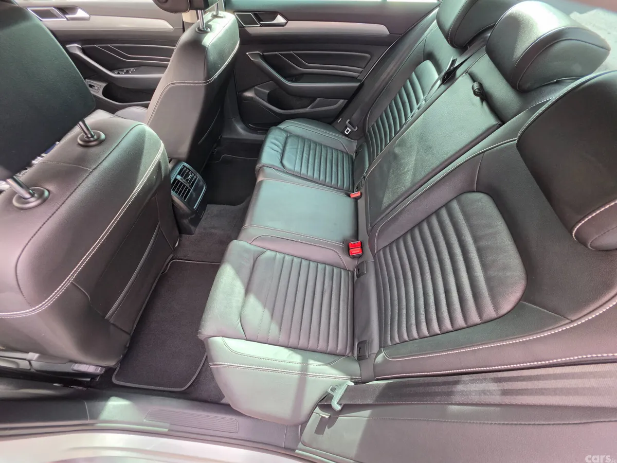 Volkswagen Passat Saloon, Diesel, 2020, Silver