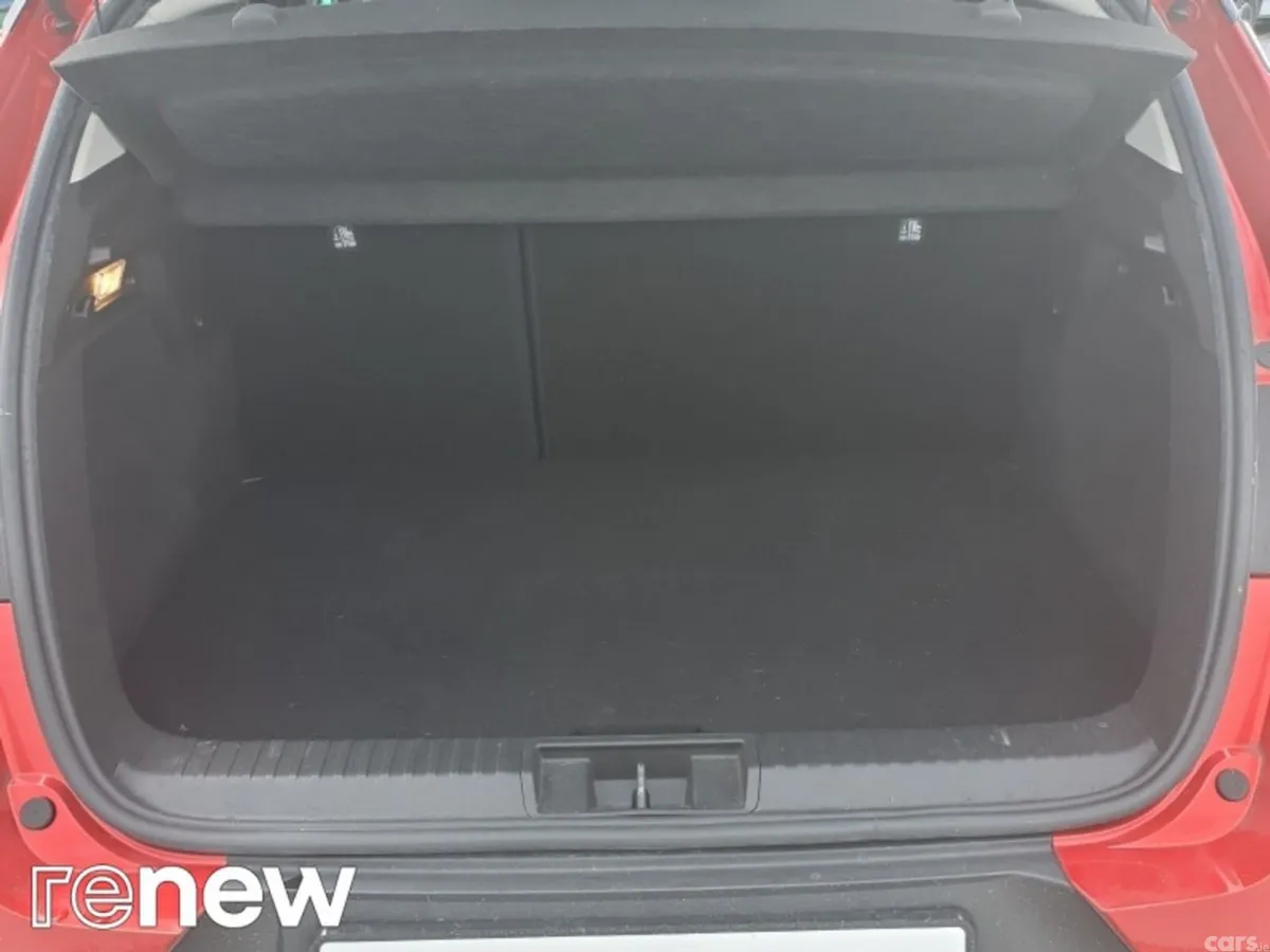 Renault Captur Hatchback, Petrol Plug-in Hybrid, 2021, Red