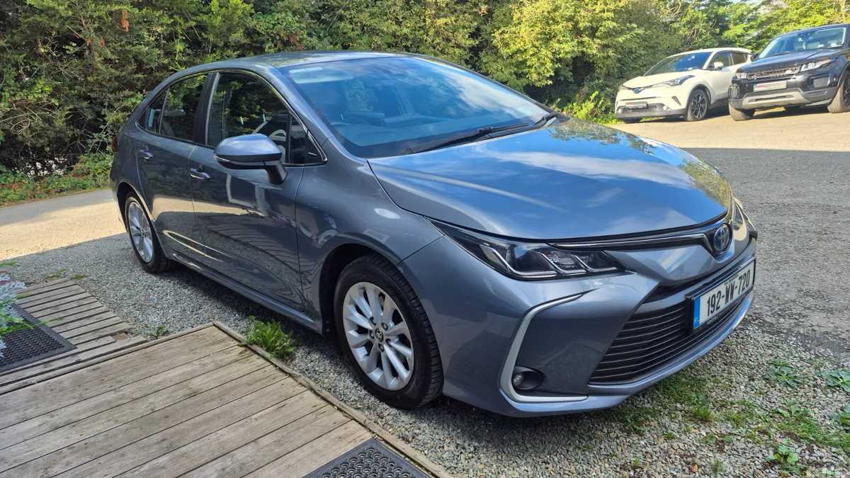 Toyota Corolla Saloon, Petrol Hybrid, 2019, Grey