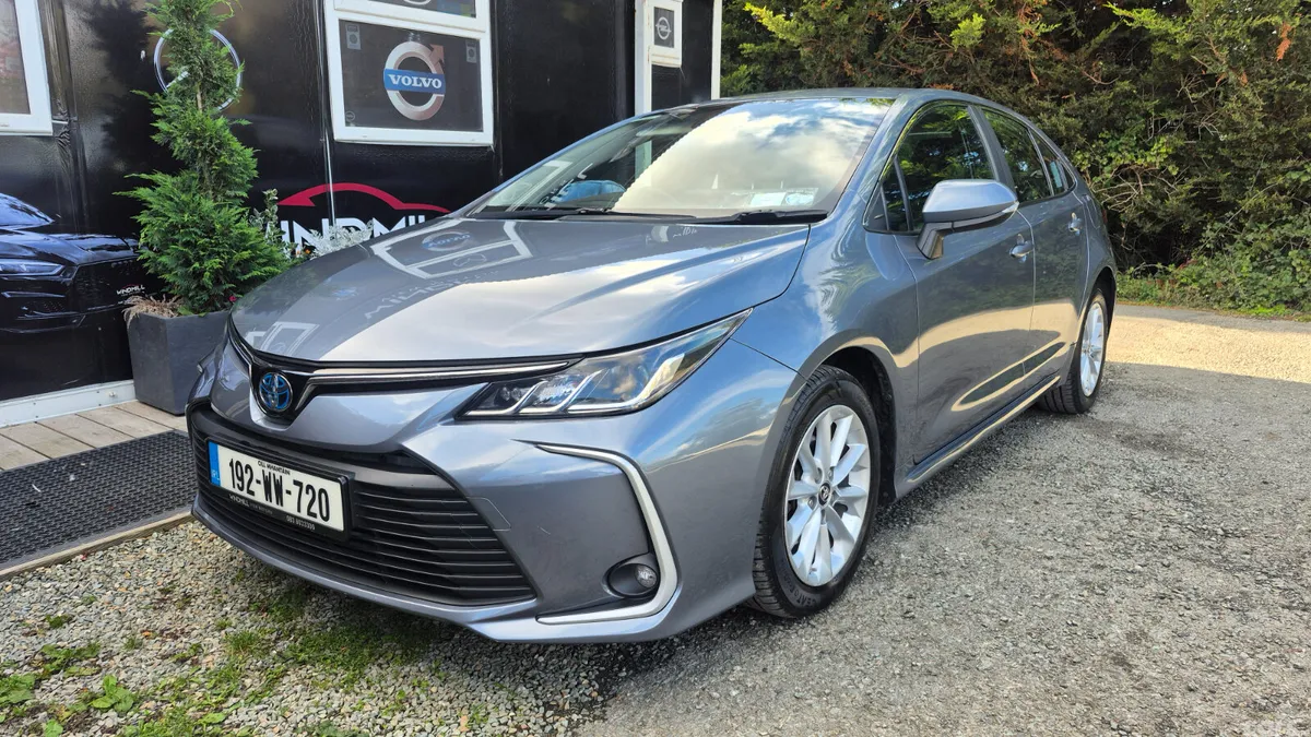 Toyota Corolla Saloon, Petrol Hybrid, 2019, Grey