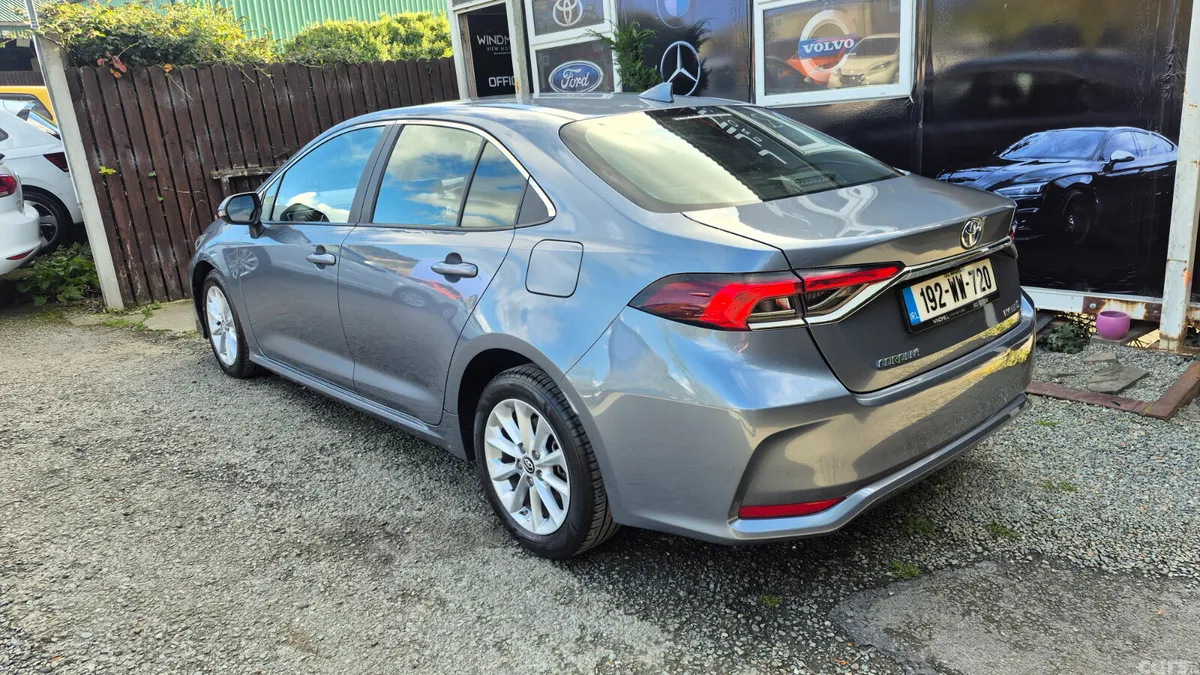 Toyota Corolla Saloon, Petrol Hybrid, 2019, Grey