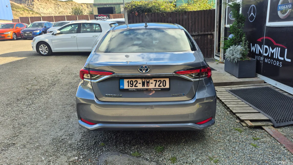 Toyota Corolla Saloon, Petrol Hybrid, 2019, Grey