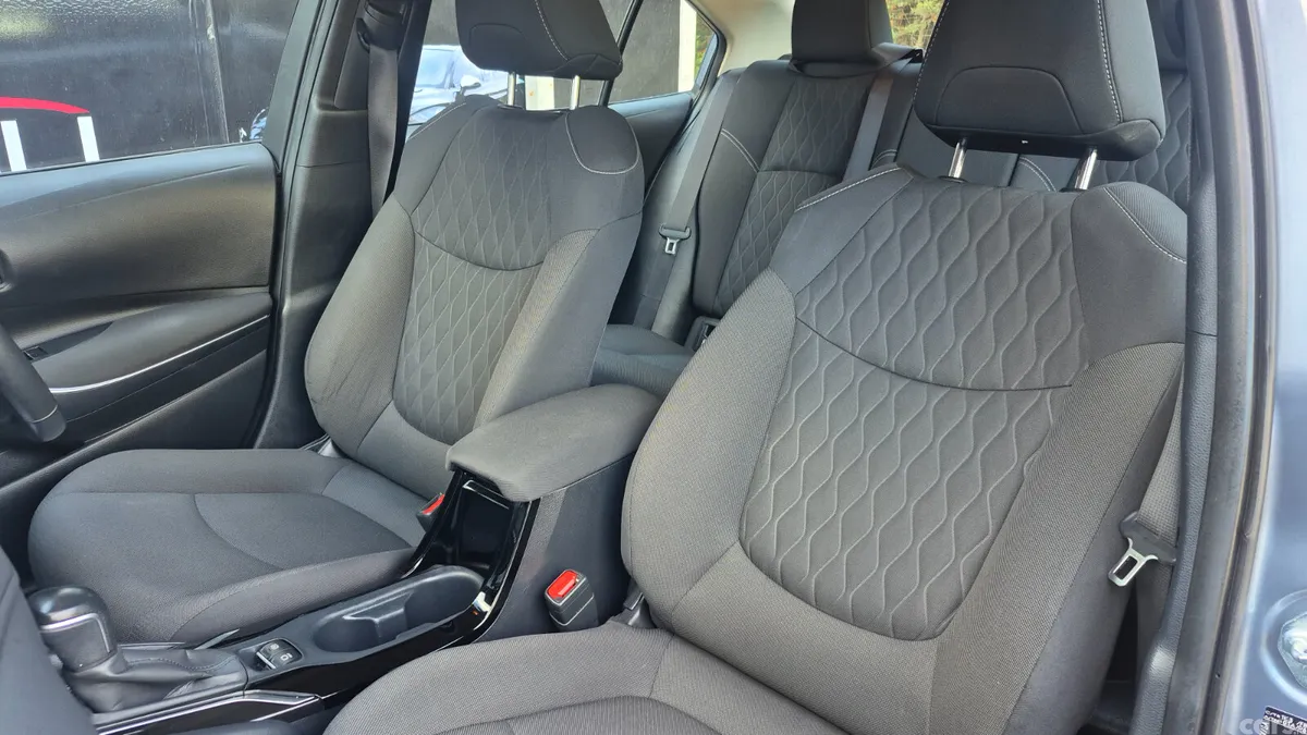 Toyota Corolla Saloon, Petrol Hybrid, 2019, Grey