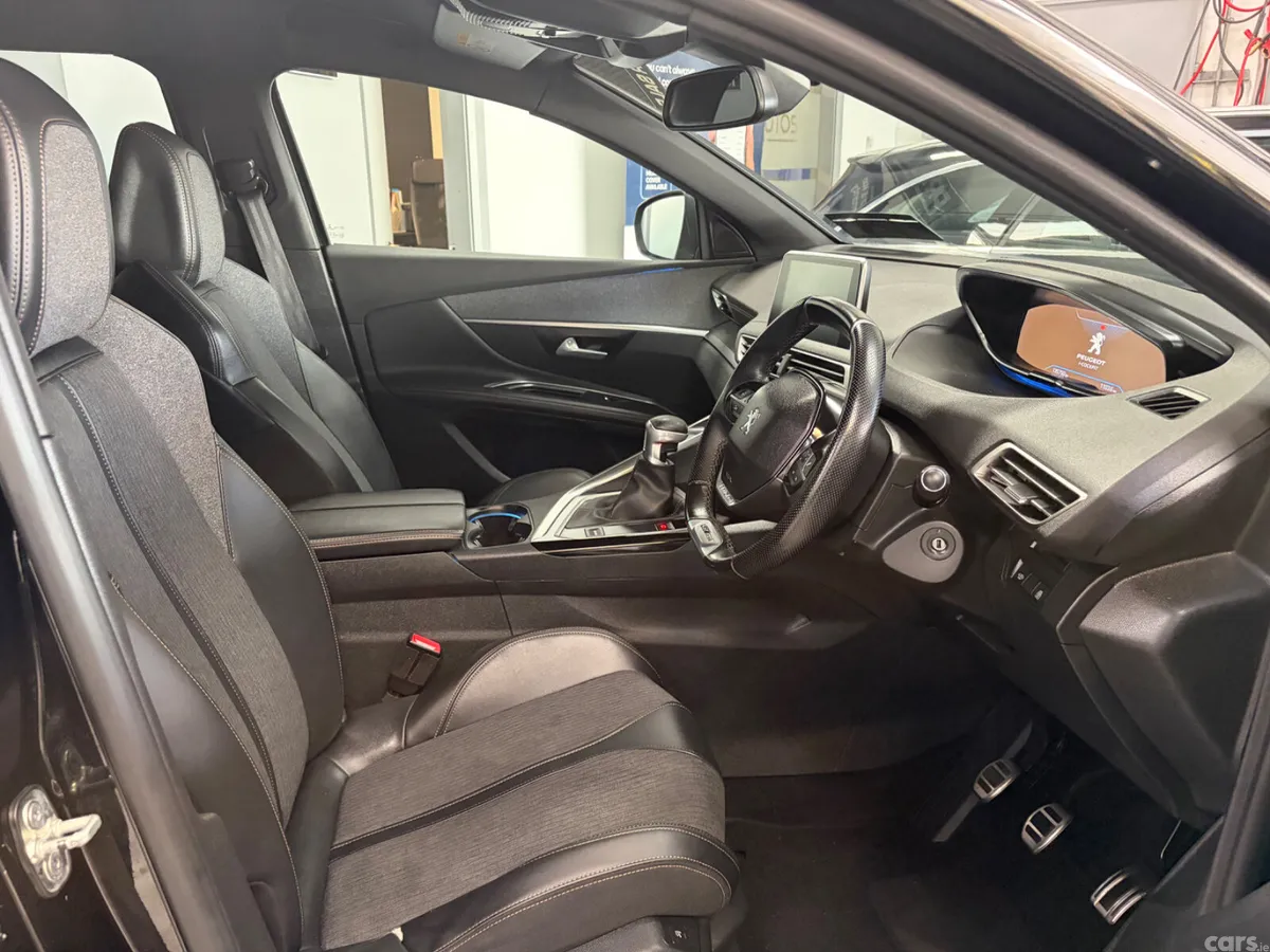 Peugeot 5008 MPV, Diesel, 2019, Black
