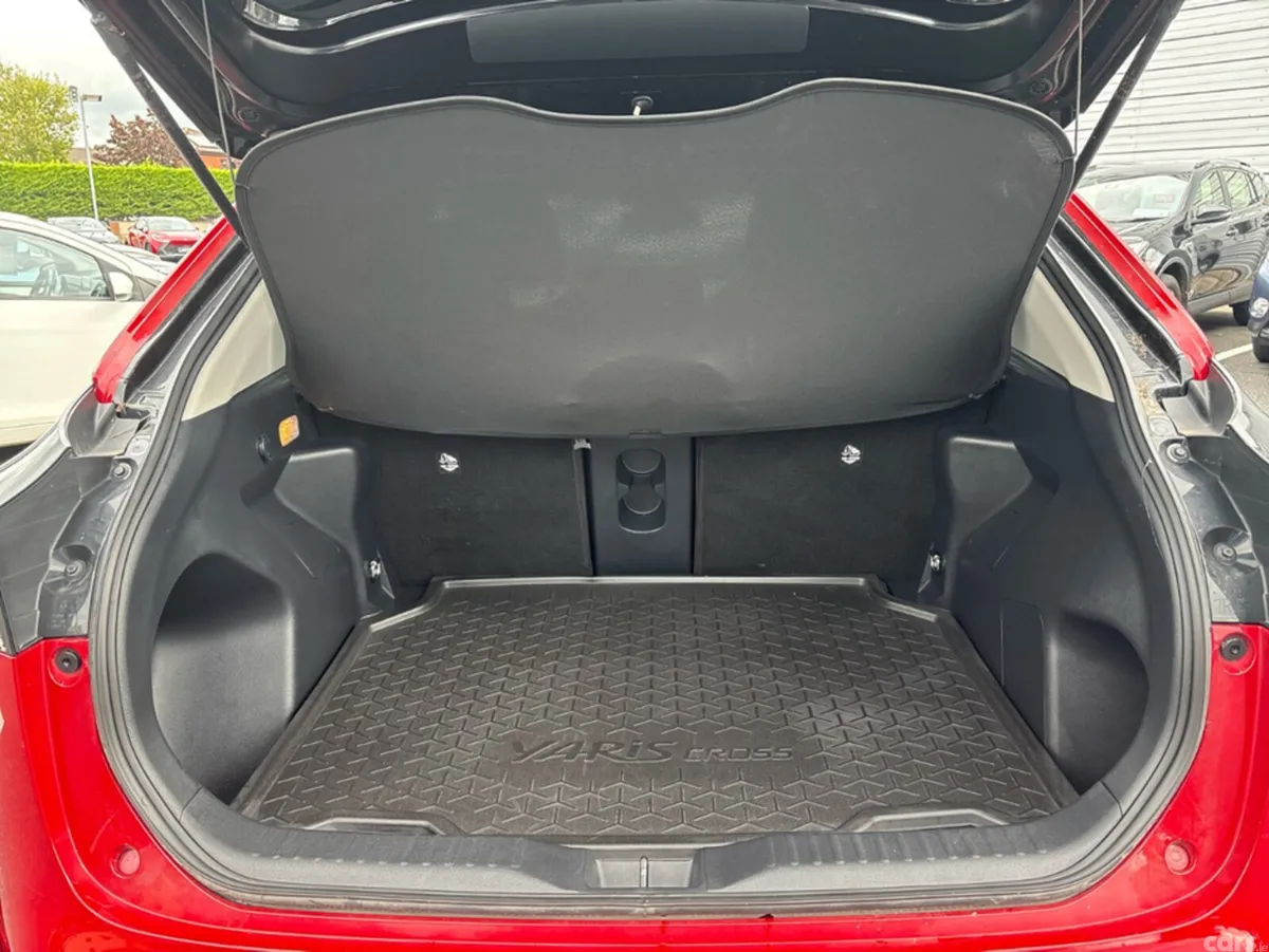 Toyota Yaris Cross Hatchback, Petrol Hybrid, 2023, Red