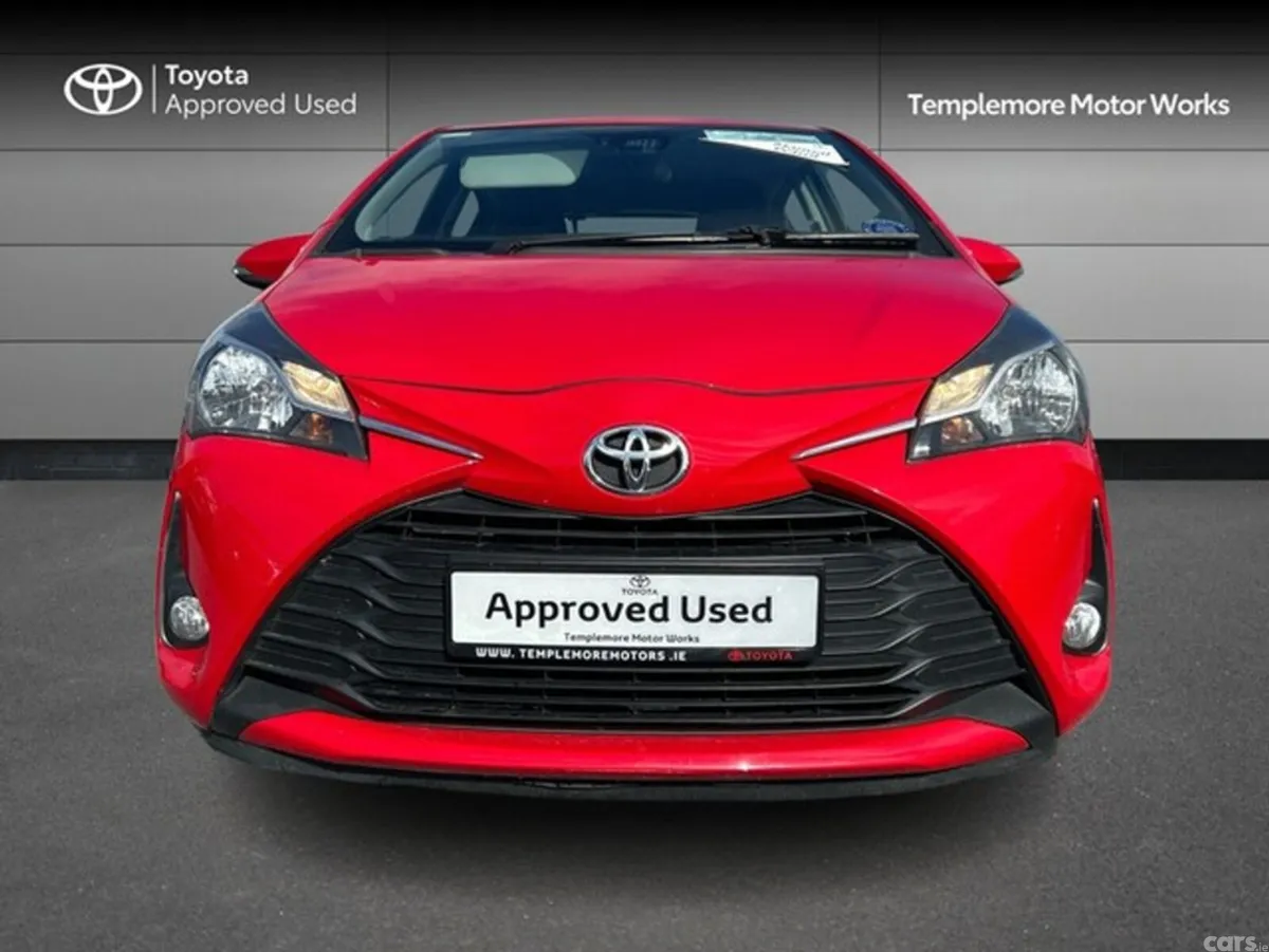 Toyota Yaris Hatchback, Petrol, 2018, Red