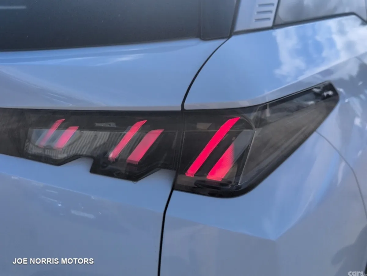 Peugeot 5008 SUV, Petrol Hybrid, 2026, White