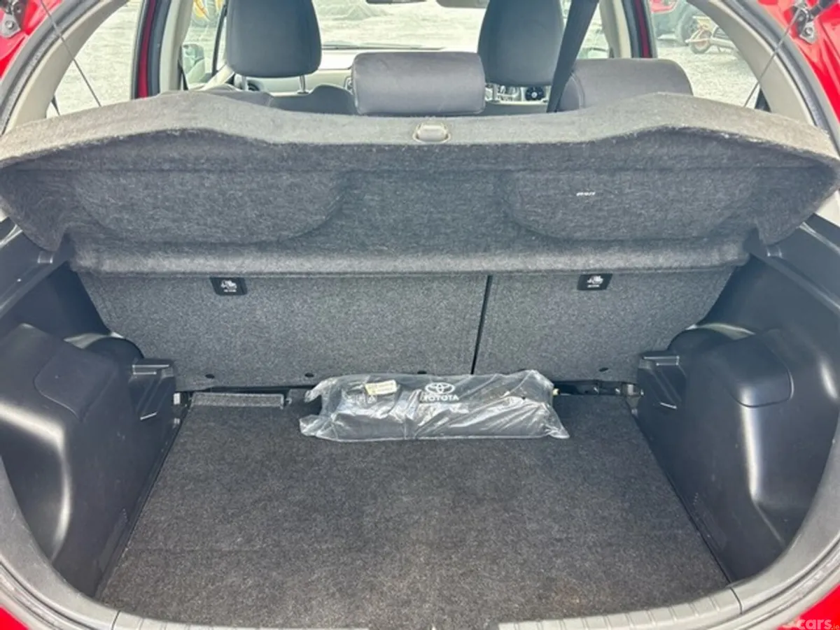 Toyota Yaris Hatchback, Petrol, 2018, Red