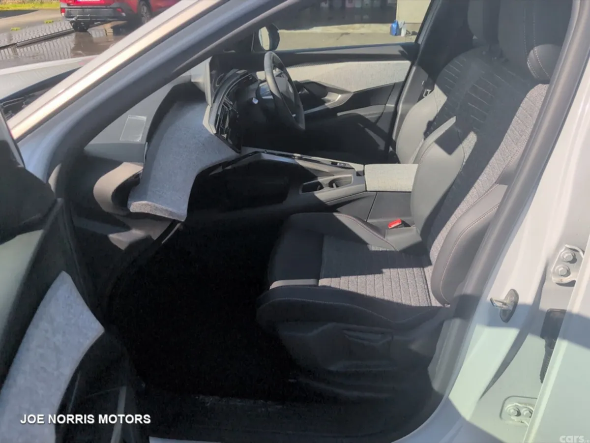 Peugeot 5008 SUV, Petrol Hybrid, 2026, White