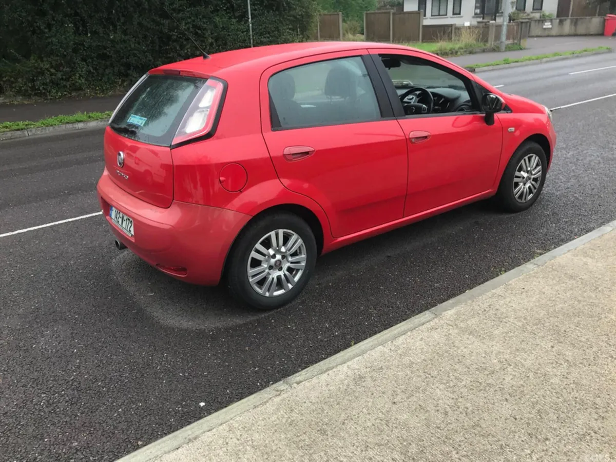 Fiat Punto Hatchback, Petrol, 2014, Red