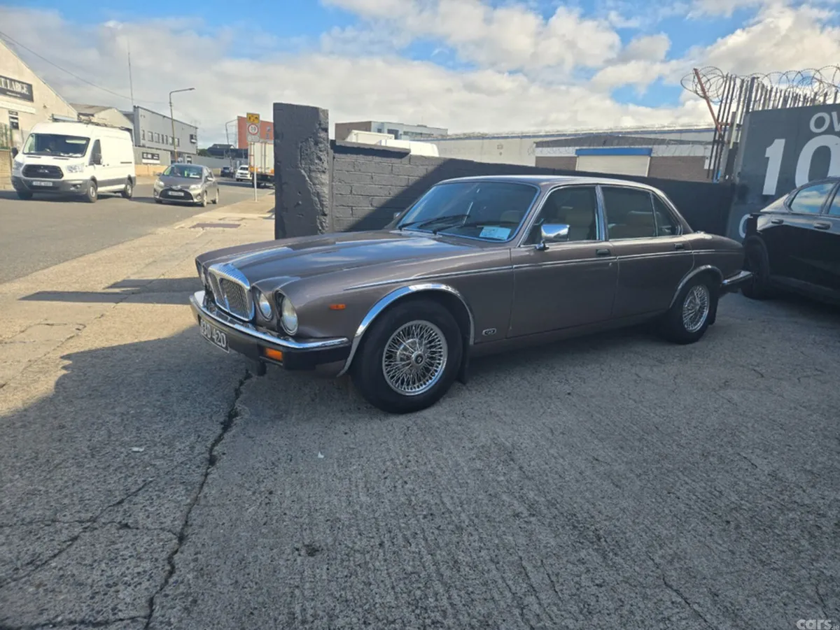 Daimler Other Saloon, Petrol, 1983, Brown