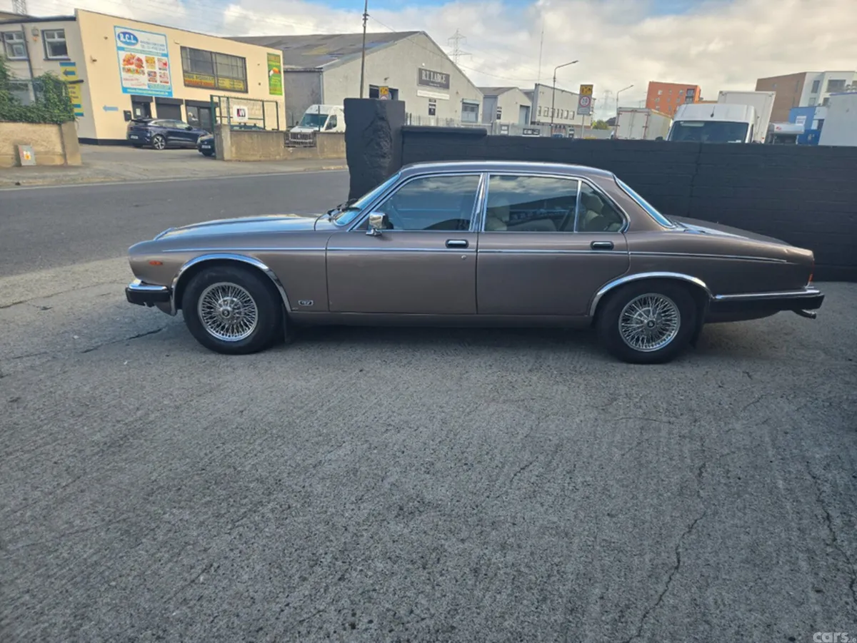Daimler Other Saloon, Petrol, 1983, Brown
