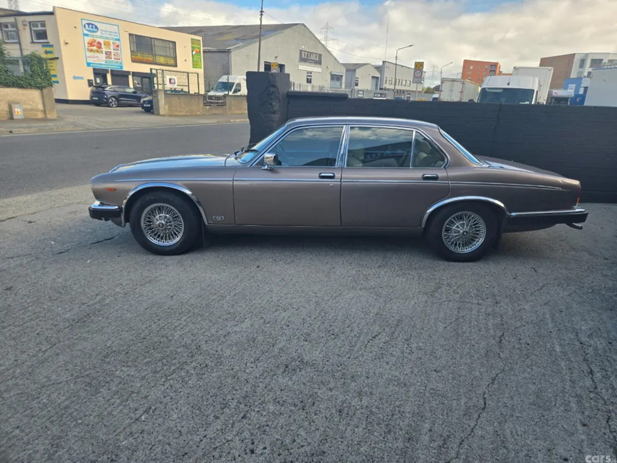 Daimler Other Saloon, Petrol, 1983, Brown