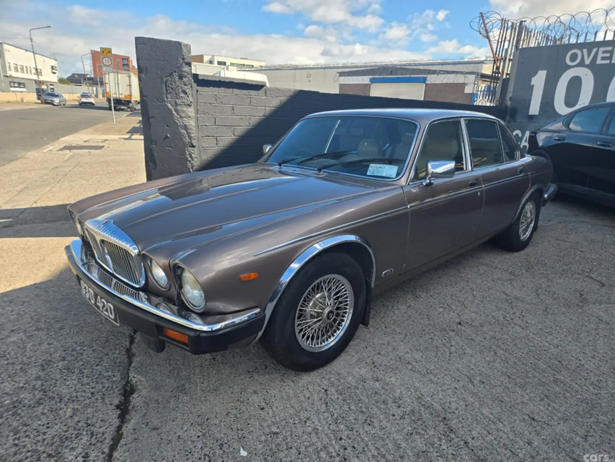Daimler Other Saloon, Petrol, 1983, Brown