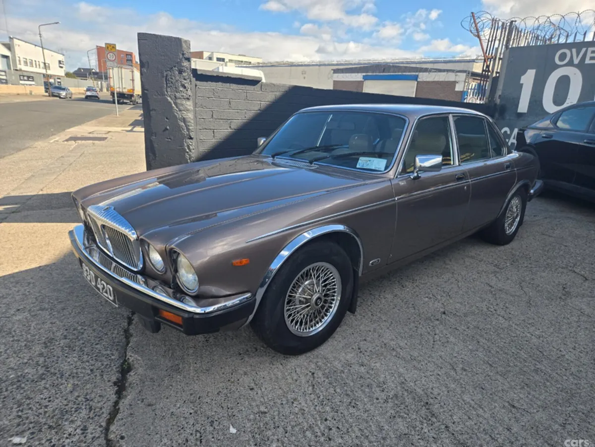 Daimler Other Saloon, Petrol, 1983, Brown