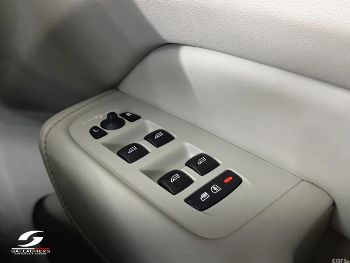 Volvo XC60 SUV, Petrol Plug-in Hybrid, 2023, Black