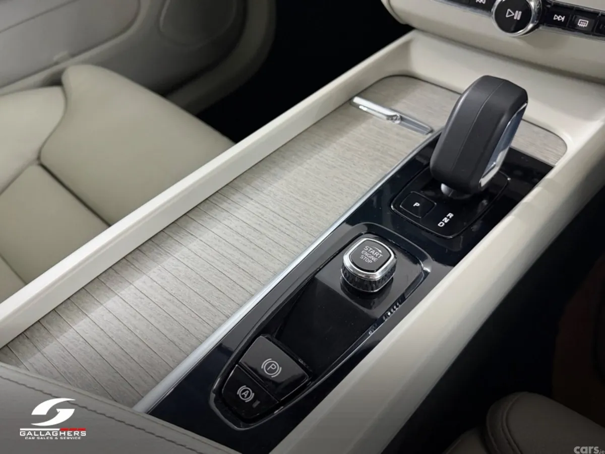 Volvo XC60 SUV, Petrol Plug-in Hybrid, 2023, Black