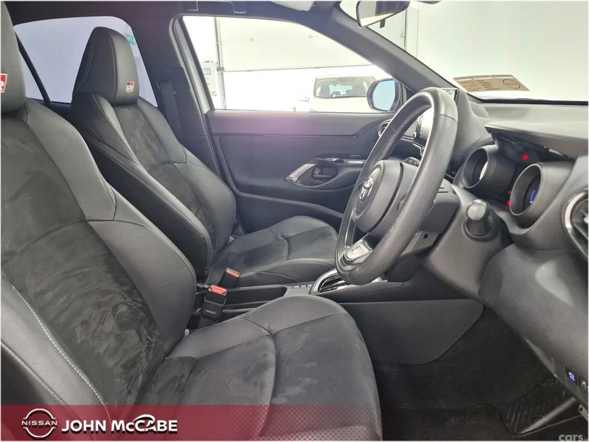 Toyota Yaris Cross Hatchback, Petrol Hybrid, 2023, White