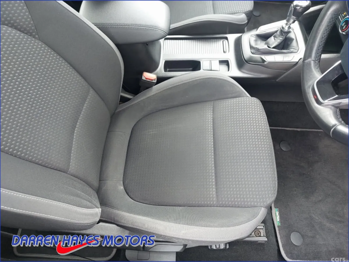 Ford Focus Hatchback, Petrol, 2019, Silver