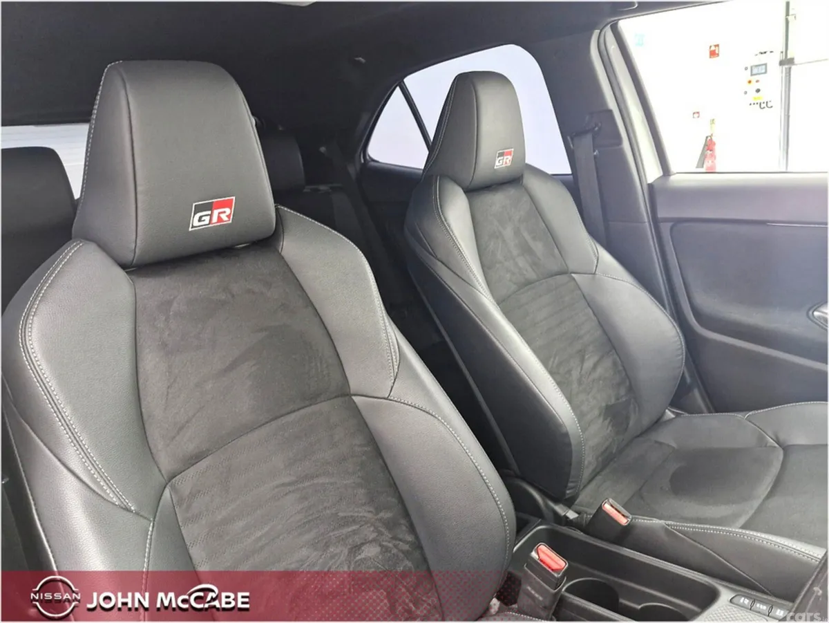 Toyota Yaris Cross Hatchback, Petrol Hybrid, 2023, White