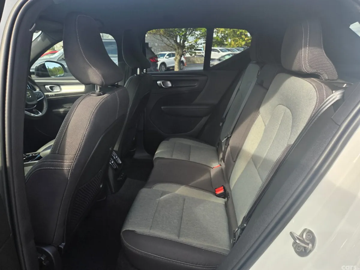 Volvo XC40 Estate, Petrol Plug-in Hybrid, 2023, White