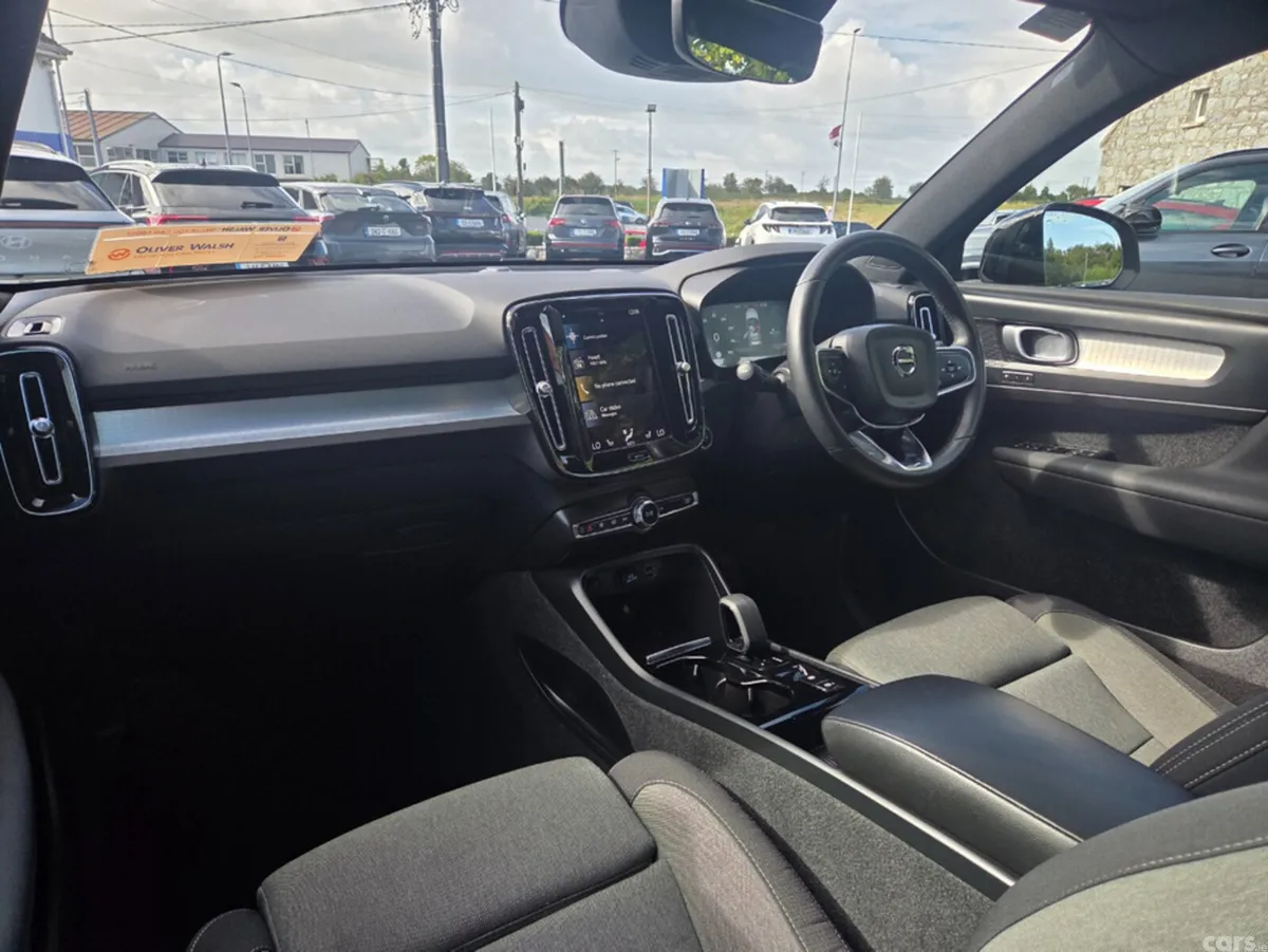 Volvo XC40 Estate, Petrol Plug-in Hybrid, 2023, White