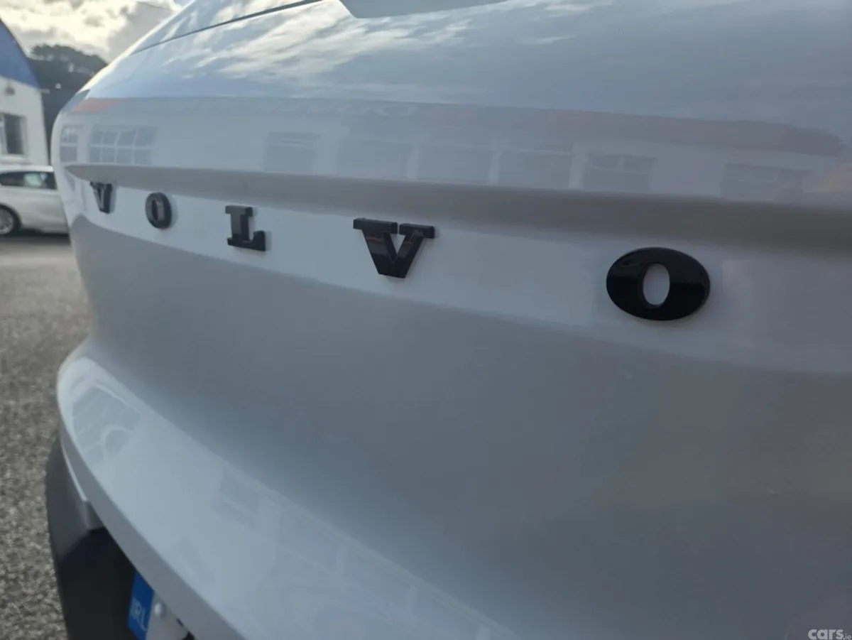 Volvo XC40 Estate, Petrol Plug-in Hybrid, 2023, White
