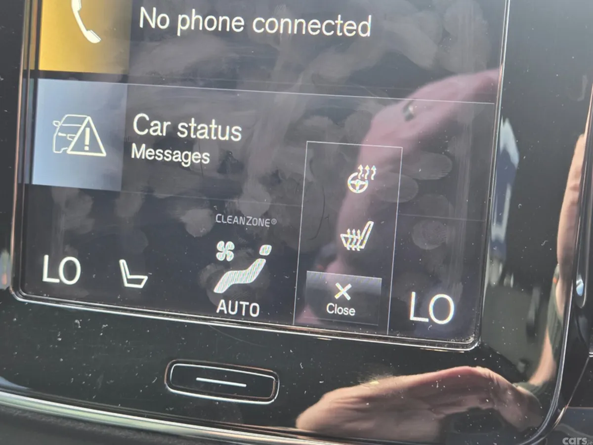Volvo XC40 Estate, Petrol Plug-in Hybrid, 2023, White