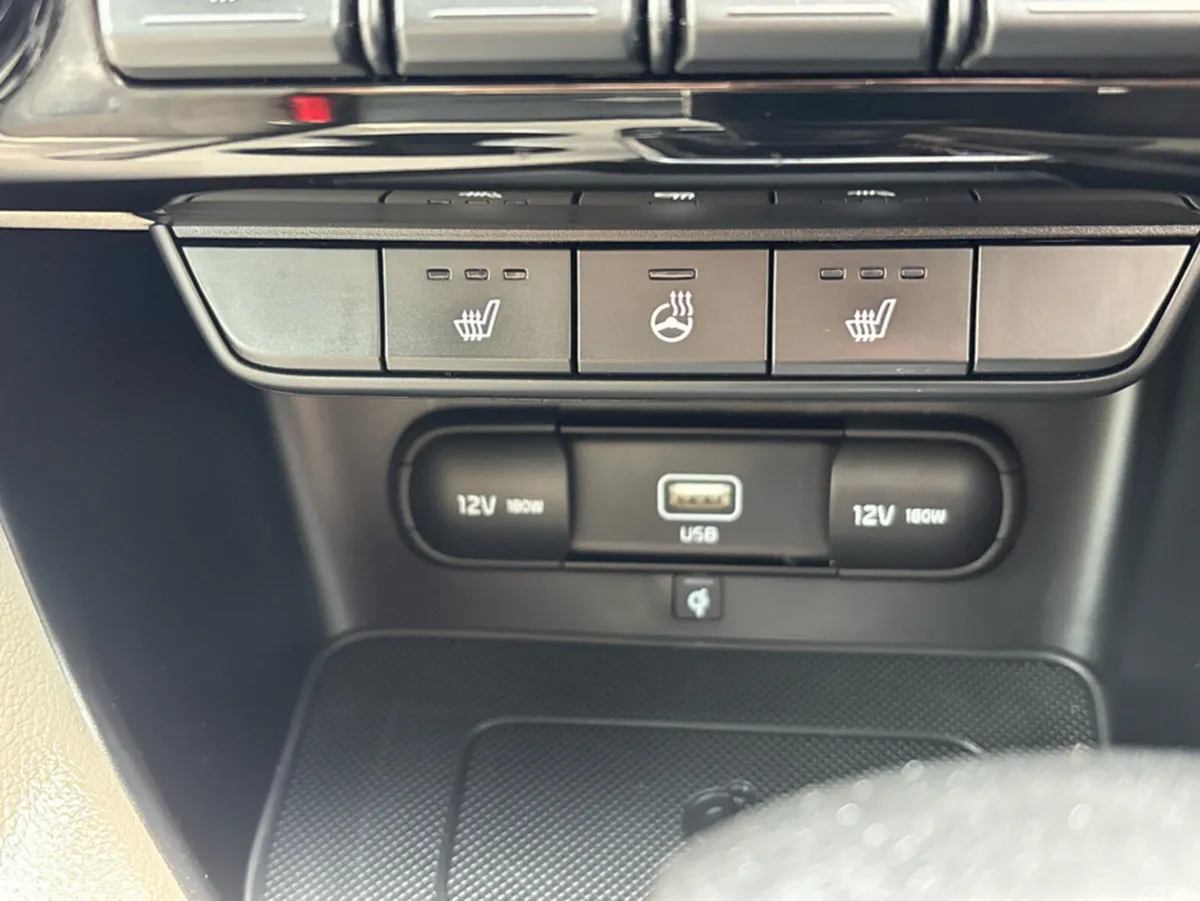Kia Sportage MPV, Diesel Hybrid, 2021, Red