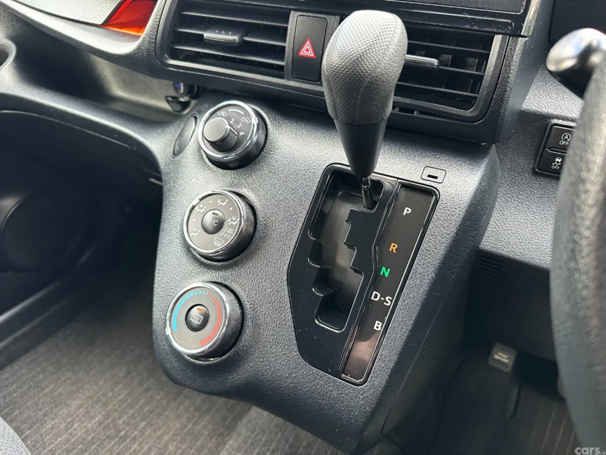 Toyota Sienta MPV, Petrol, 2017, Silver