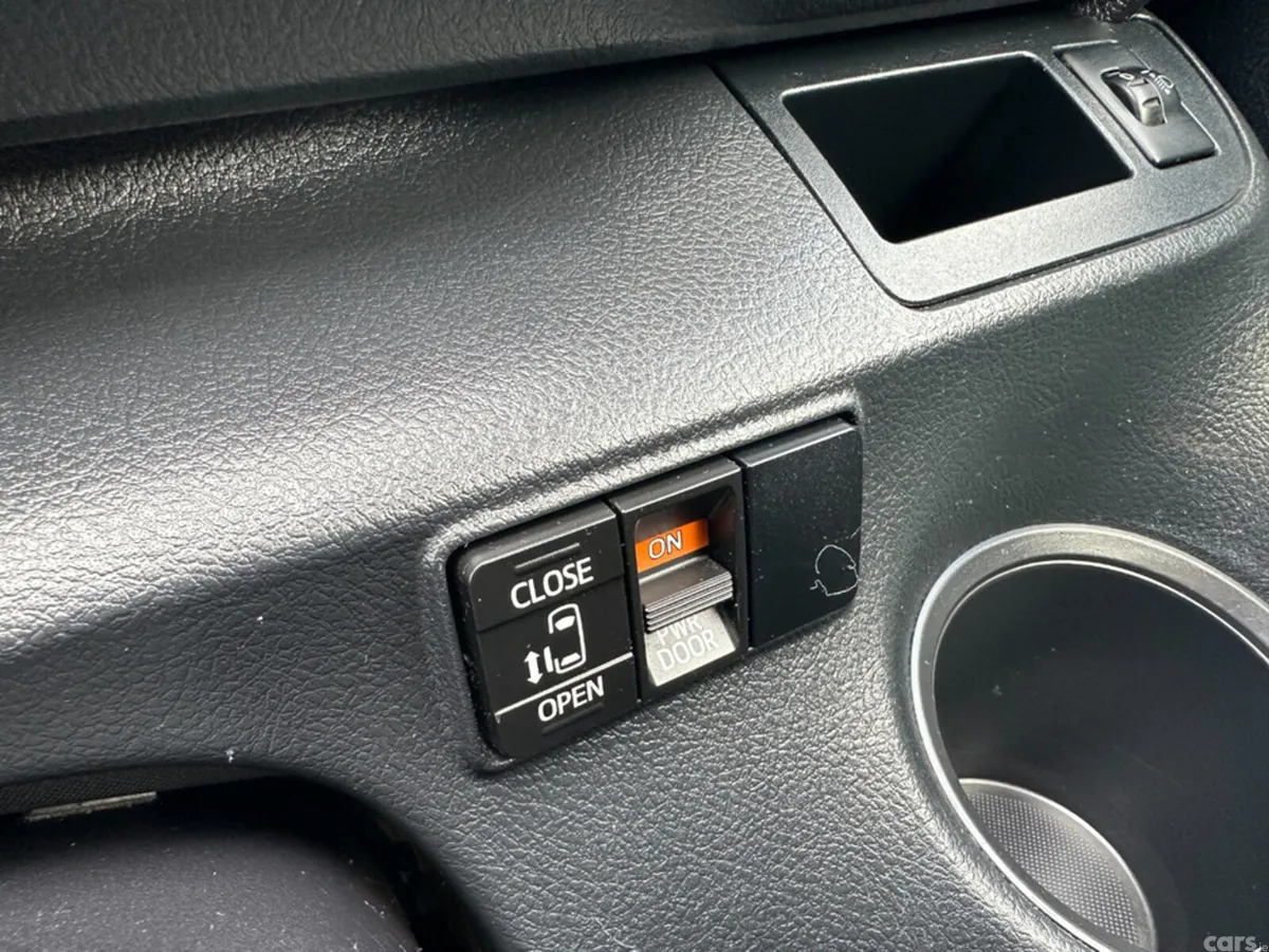 Toyota Sienta MPV, Petrol, 2017, Silver