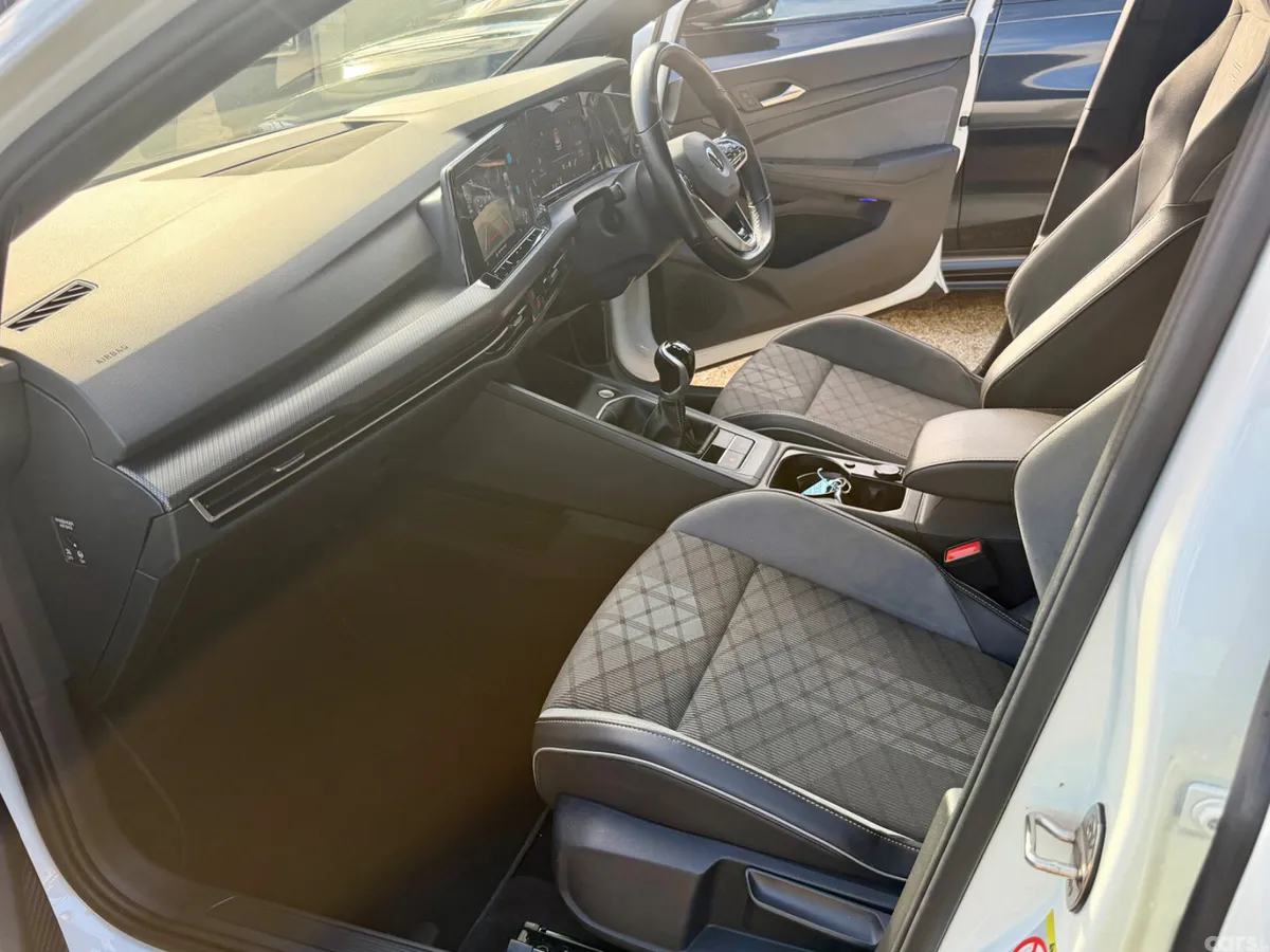 Volkswagen Golf Estate, Petrol, 2021, White