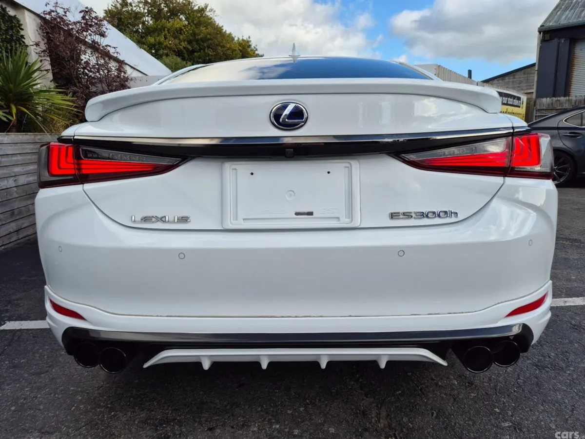 Lexus ES Saloon, Petrol Hybrid, 2021, White