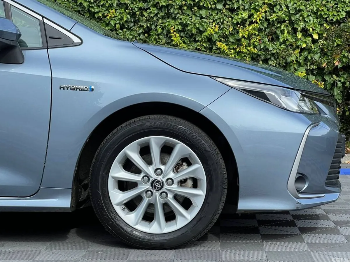 Toyota Corolla Saloon, Petrol Hybrid, 2022, Grey