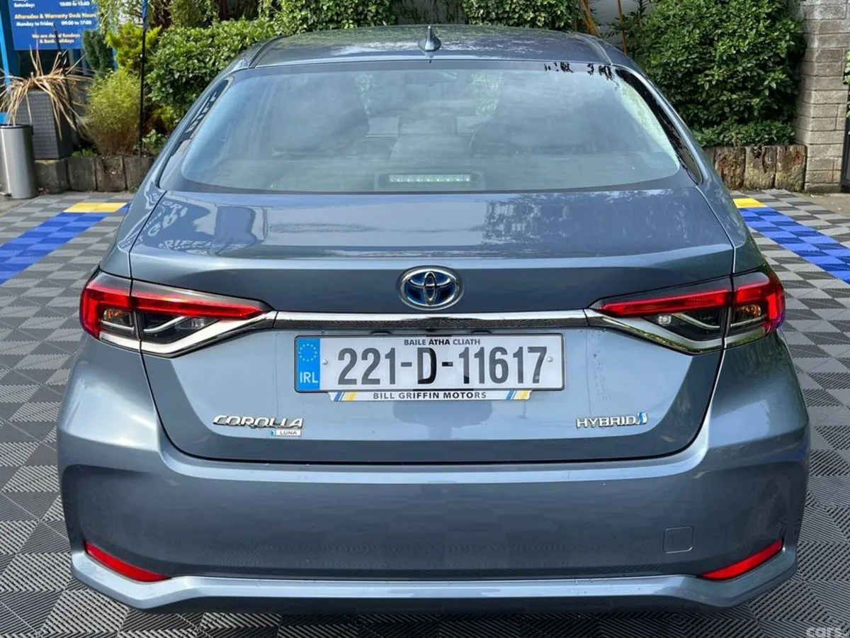 Toyota Corolla Saloon, Petrol Hybrid, 2022, Grey