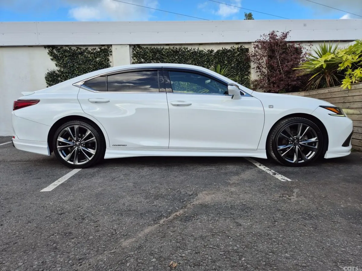 Lexus ES Saloon, Petrol Hybrid, 2021, White