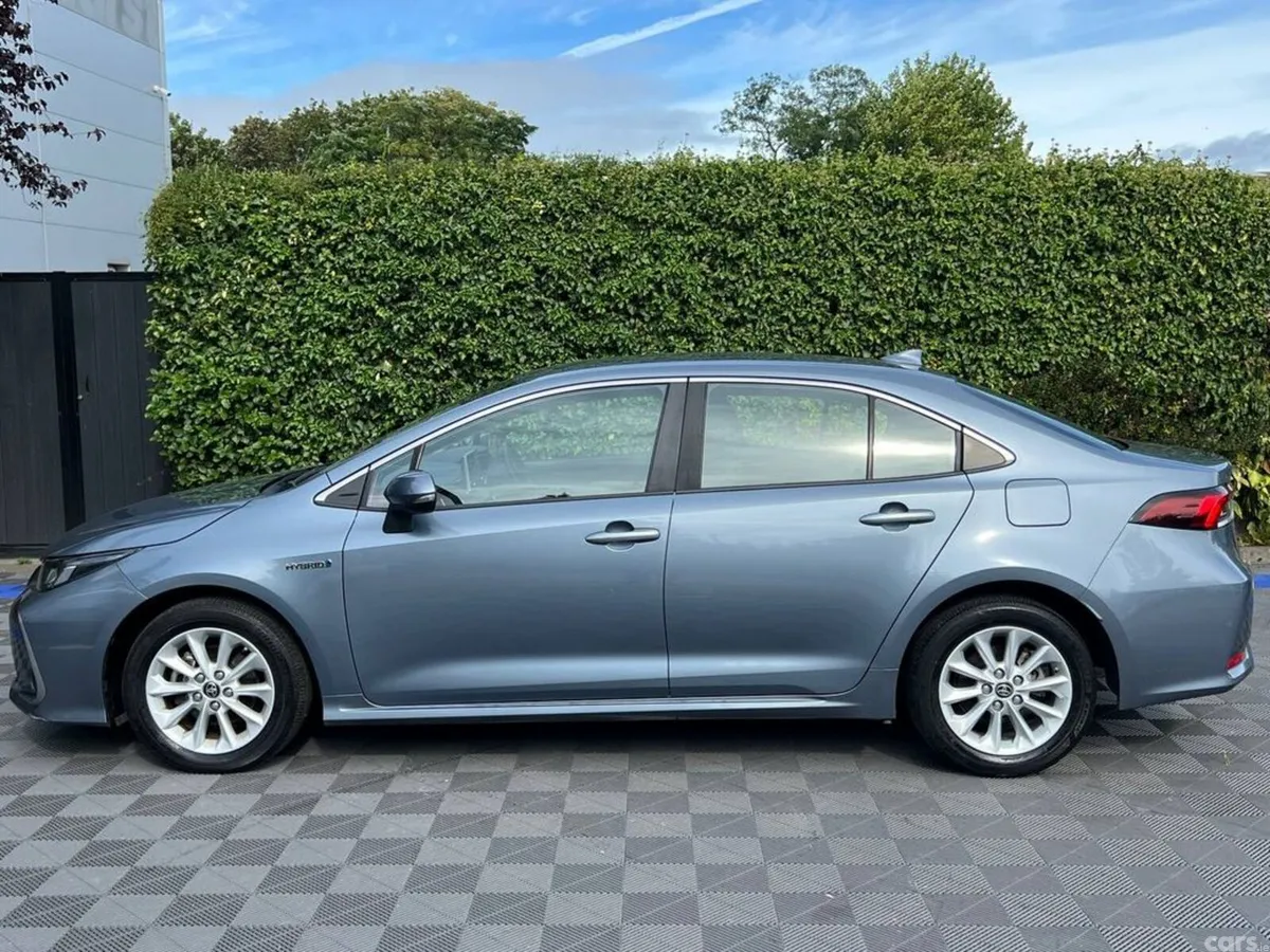 Toyota Corolla Saloon, Petrol Hybrid, 2022, Grey
