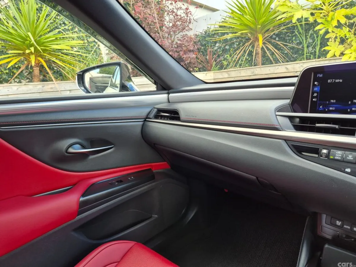 Lexus ES Saloon, Petrol Hybrid, 2021, White