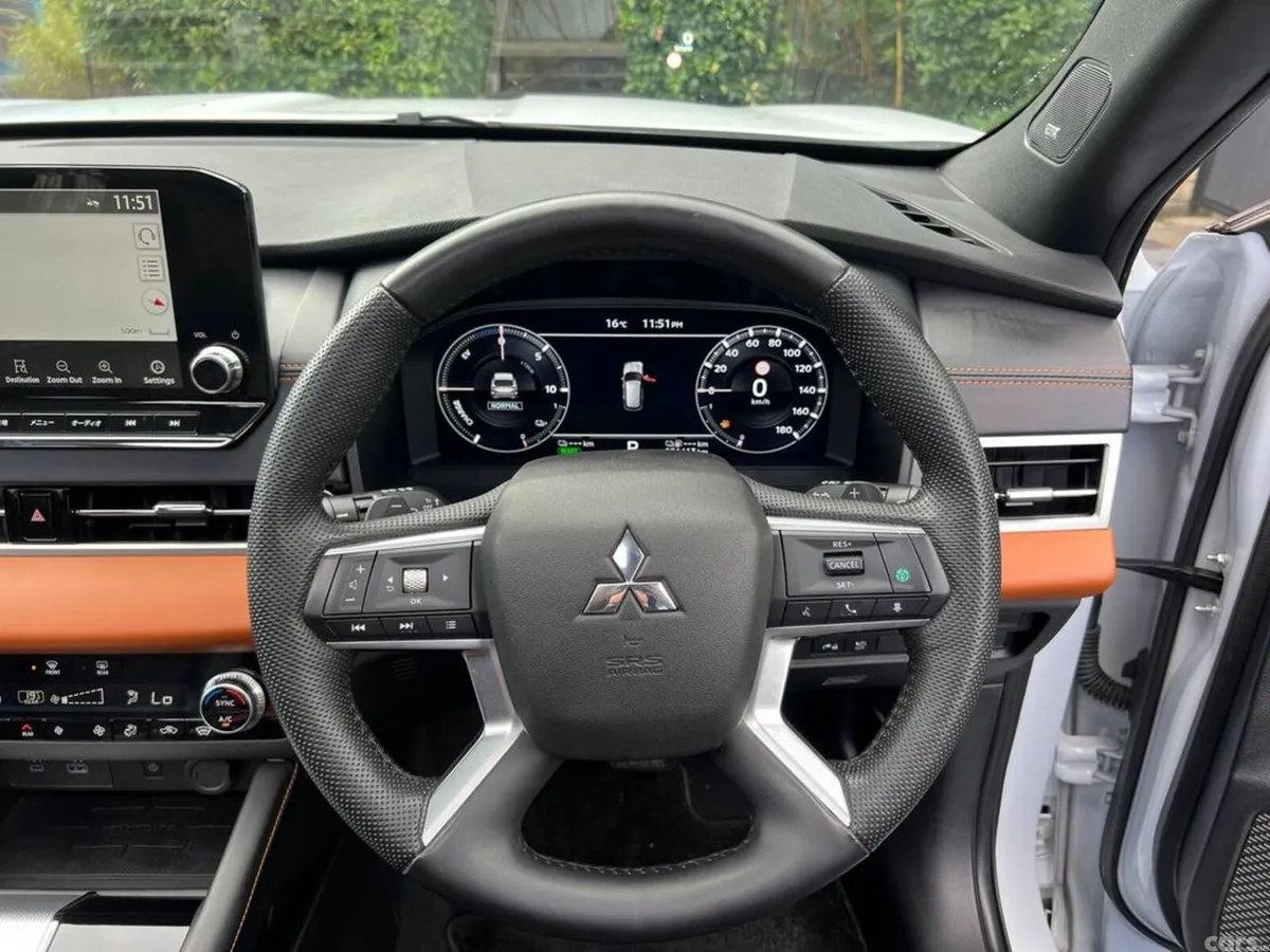 Mitsubishi Outlander SUV, Petrol Hybrid, 2023, White