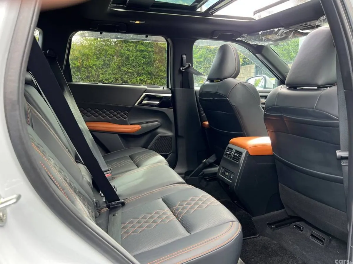 Mitsubishi Outlander SUV, Petrol Hybrid, 2023, White