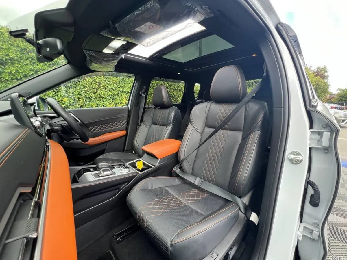 Mitsubishi Outlander SUV, Petrol Hybrid, 2023, White